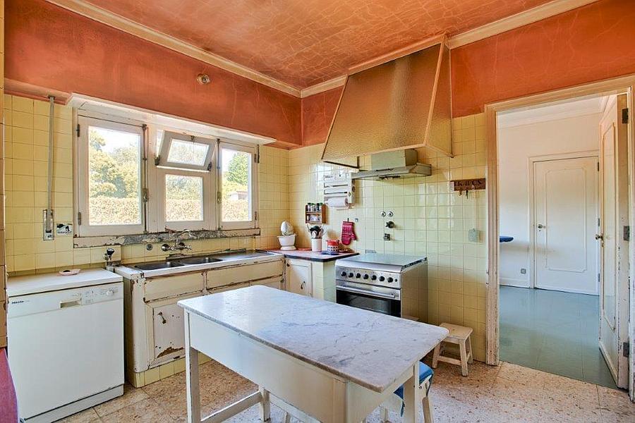 8 bedroom villa with a swimming pool