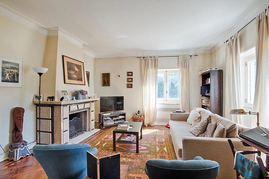 8 bedroom villa with a swimming pool