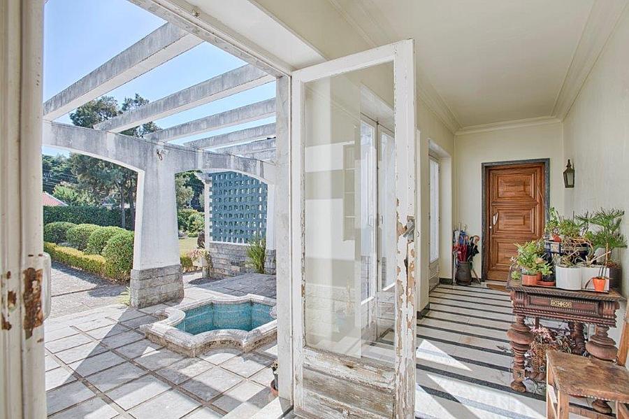 8 bedroom villa with a swimming pool