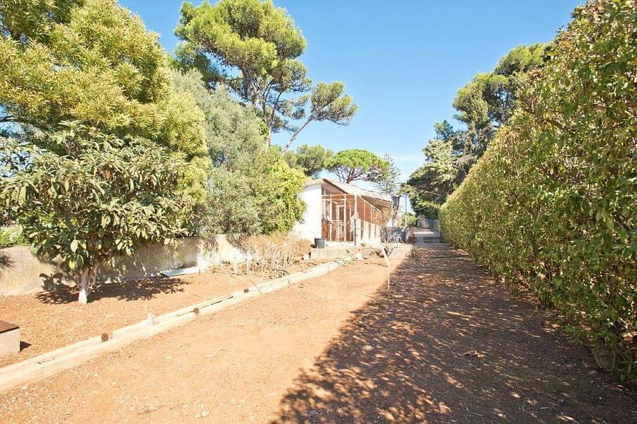 8 bedroom villa with a swimming pool