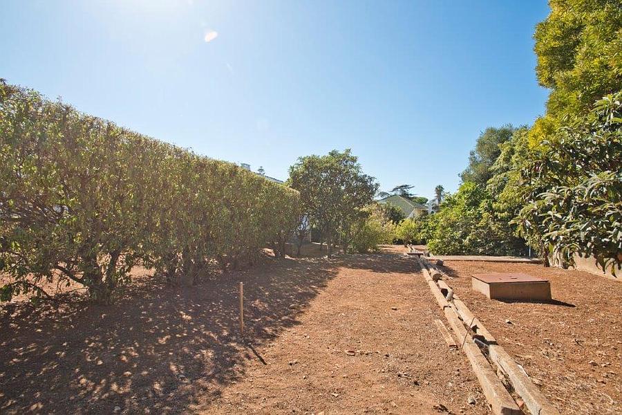 8 bedroom villa with a swimming pool