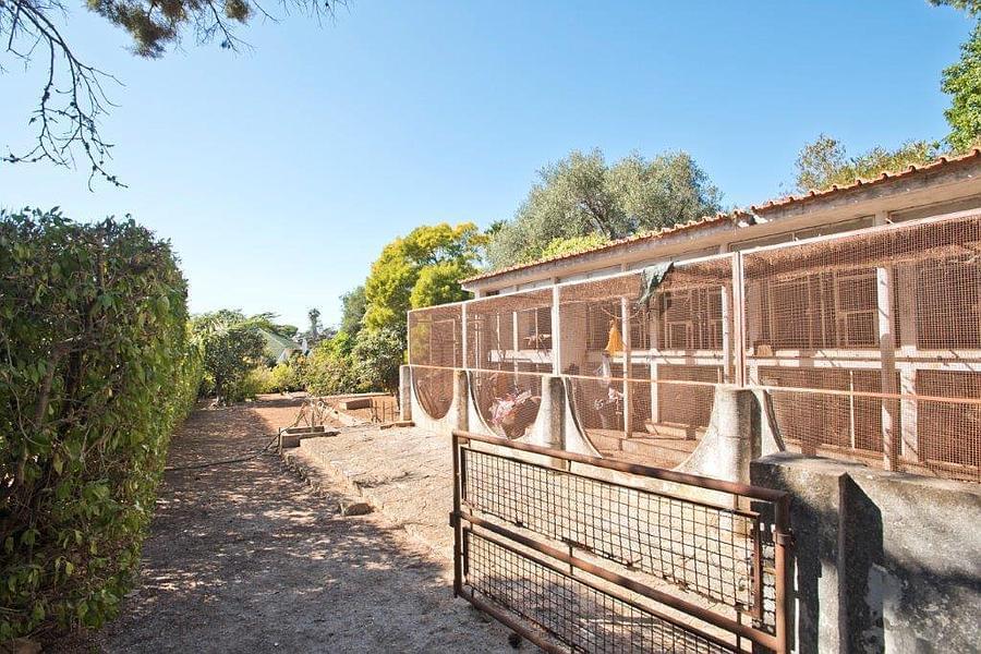 8 bedroom villa with a swimming pool