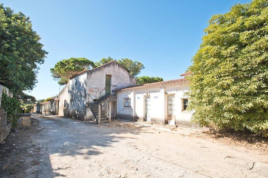 8 bedroom villa with a swimming pool