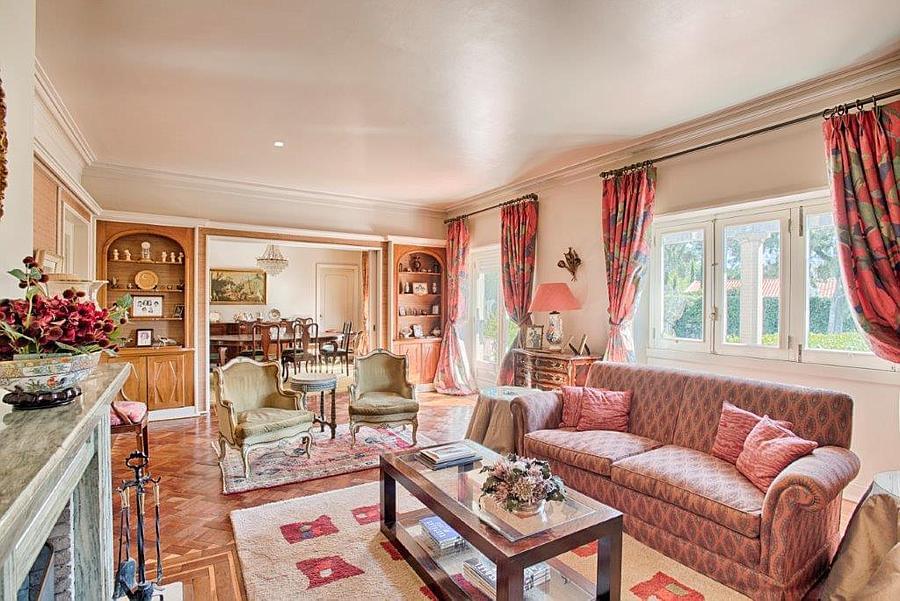 8 bedroom villa with a swimming pool