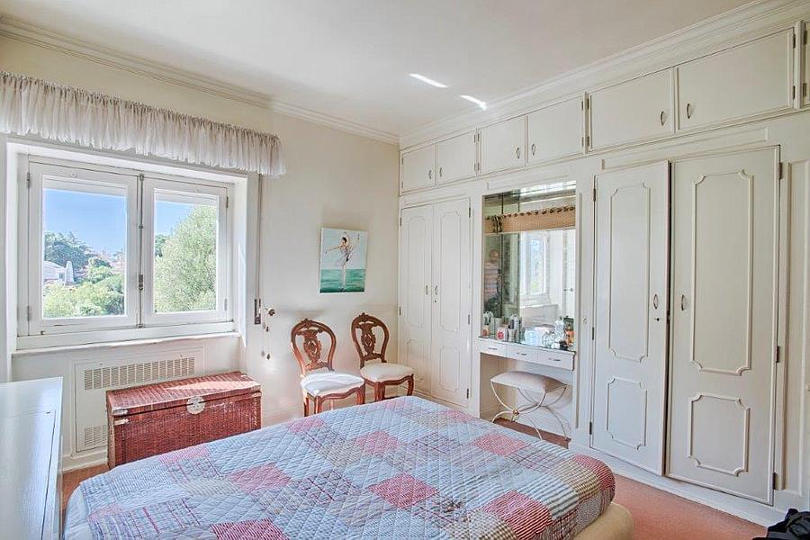 8 bedroom villa with a swimming pool