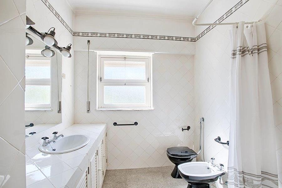 8 bedroom villa with a swimming pool