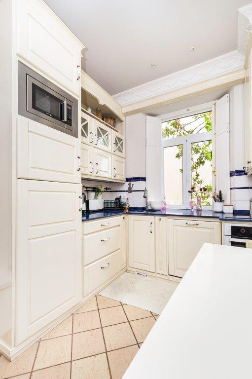 4 bedroom villa with a swimming pool