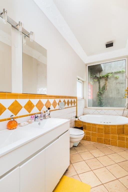 4 bedroom villa with a swimming pool