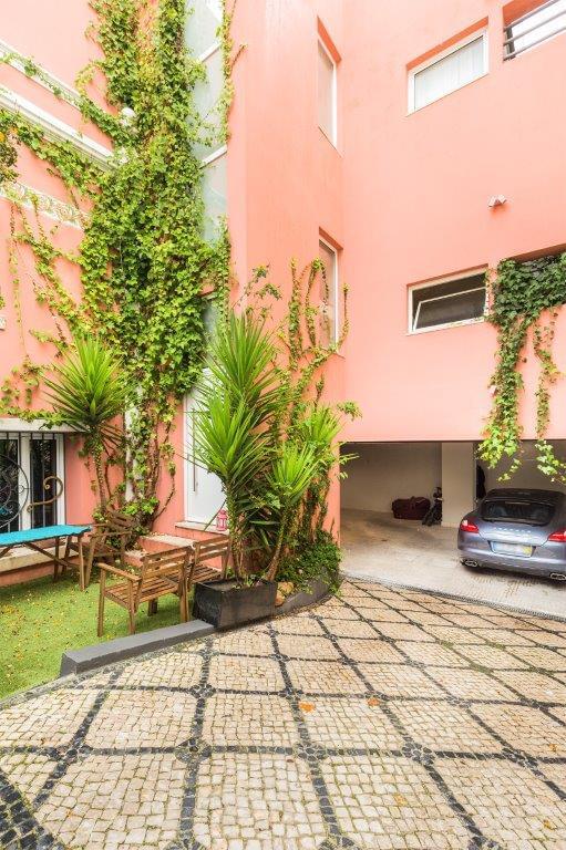 4 bedroom villa with a swimming pool