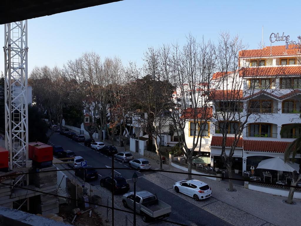 3 bedroom apartment with a swimming pool in gated community