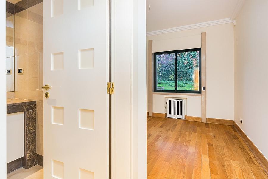 Apartamento T5 com piscina em condomínio fechado