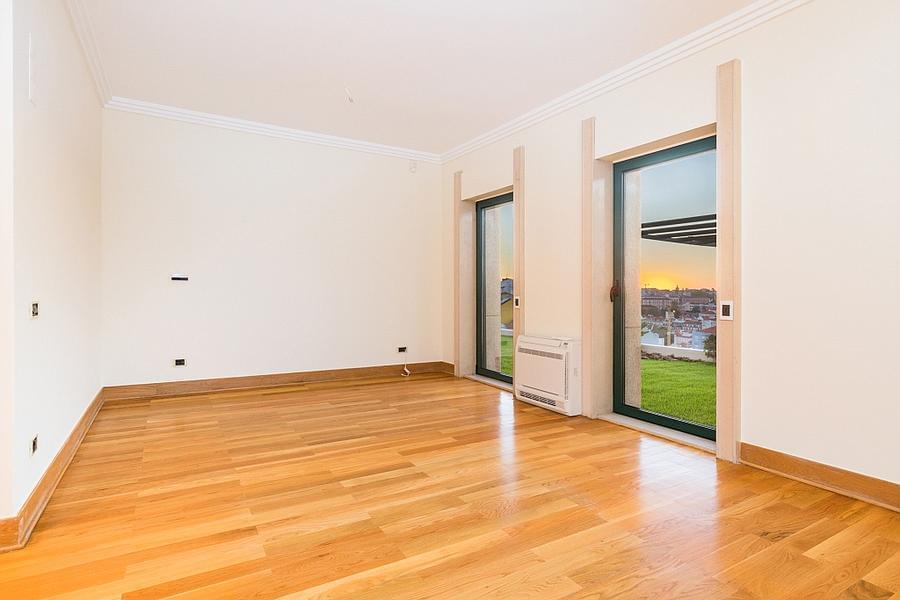 Apartamento T5 com piscina em condomínio fechado