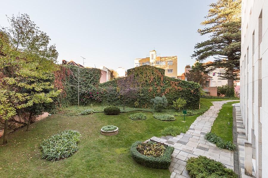 Apartamento T5 com piscina em condomínio fechado