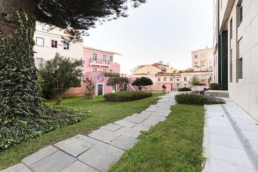 Apartamento T5 com piscina em condomínio fechado