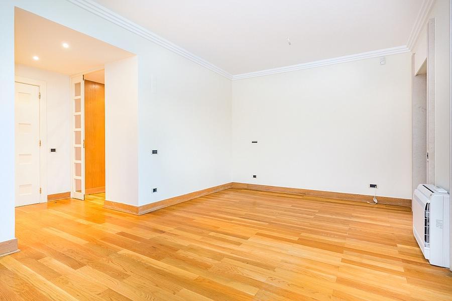 Apartamento T5 com piscina em condomínio fechado