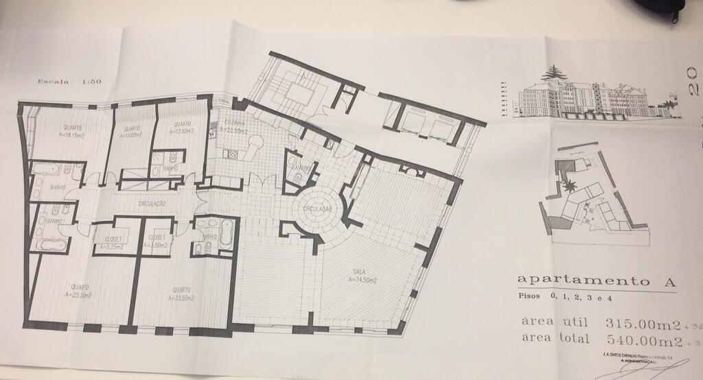 Apartamento T5 com piscina em condomínio fechado