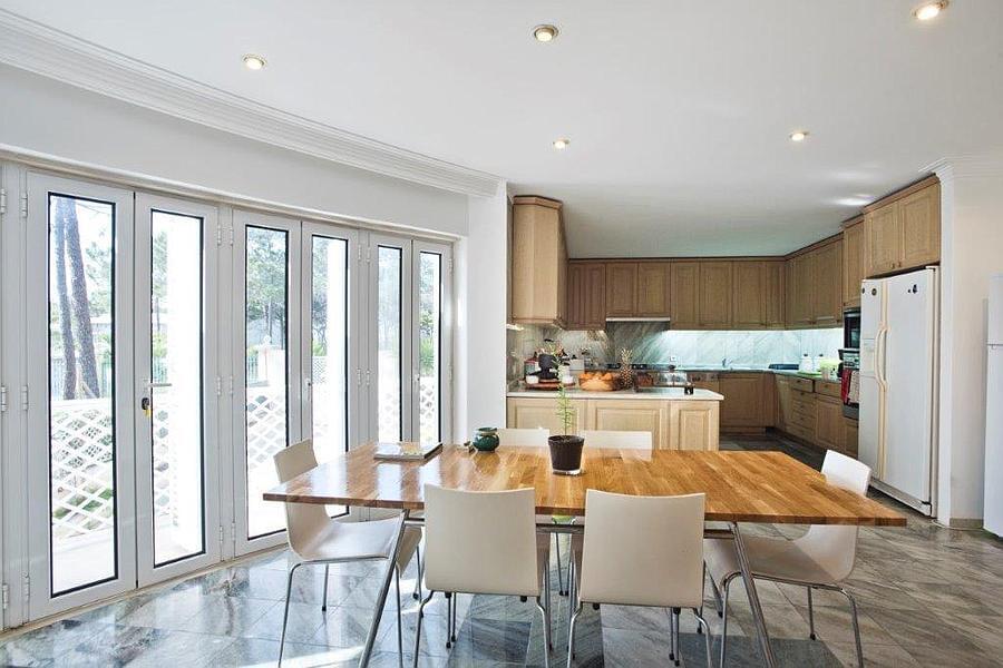 5 bedroom villa with a swimming pool