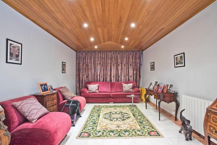 5 bedroom villa with a swimming pool