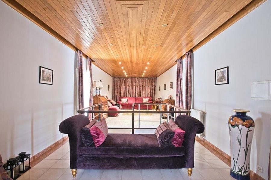 5 bedroom villa with a swimming pool