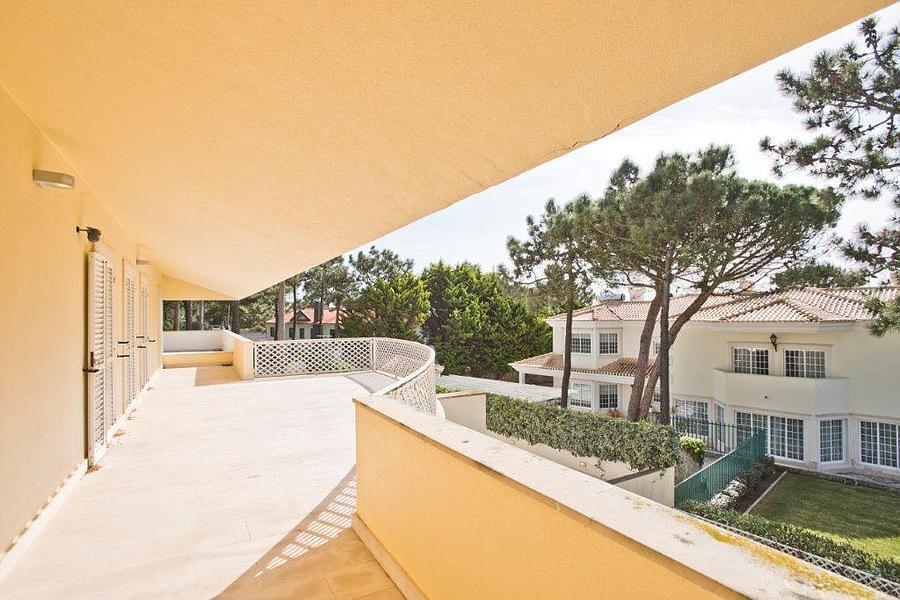 5 bedroom villa with a swimming pool