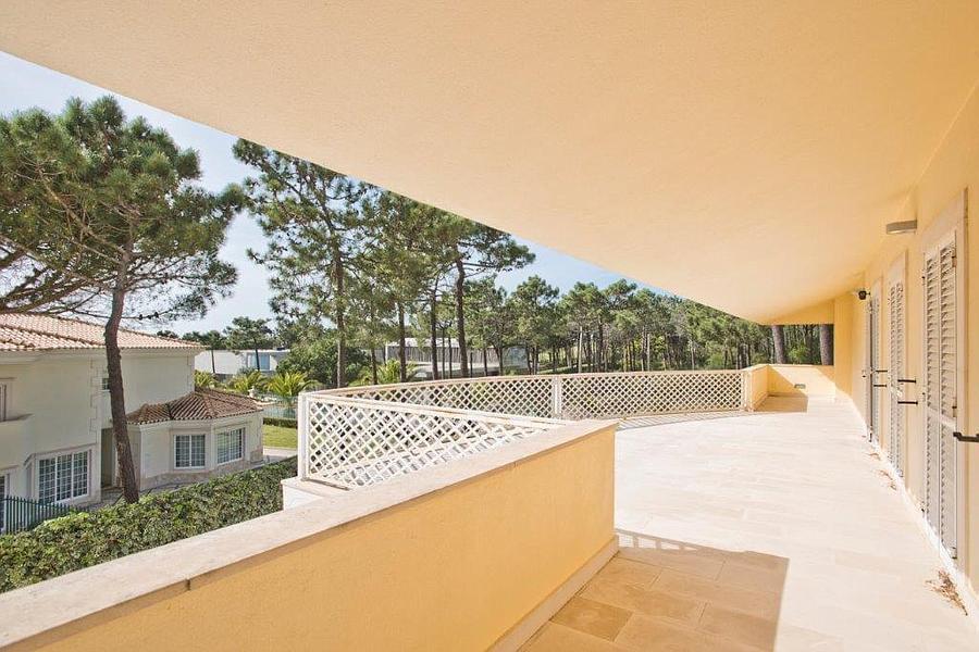 5 bedroom villa with a swimming pool