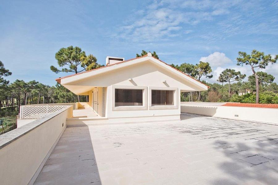 5 bedroom villa with a swimming pool