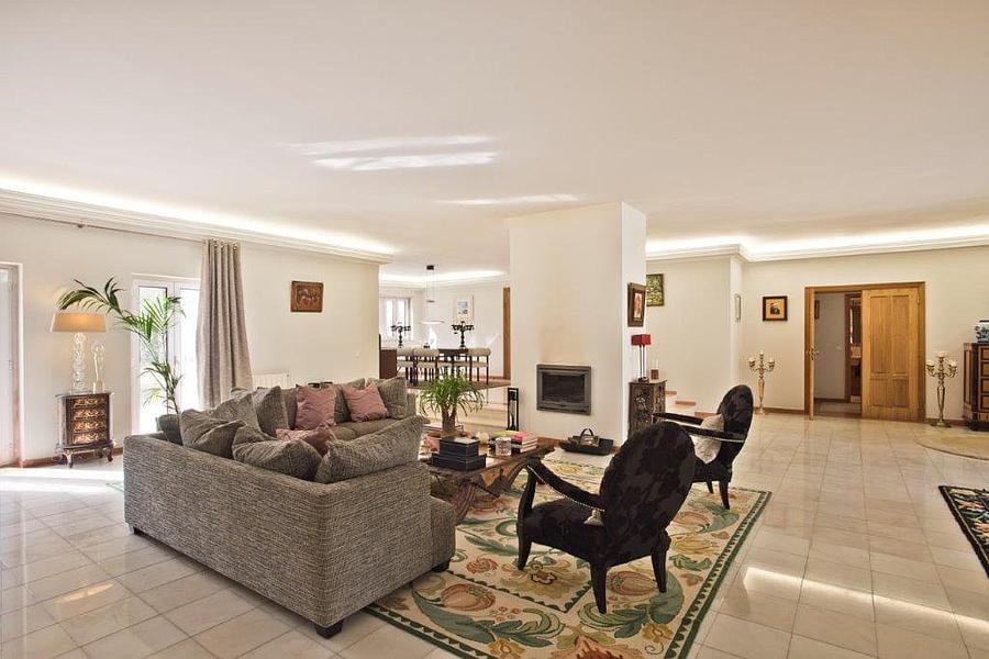 5 bedroom villa with a swimming pool