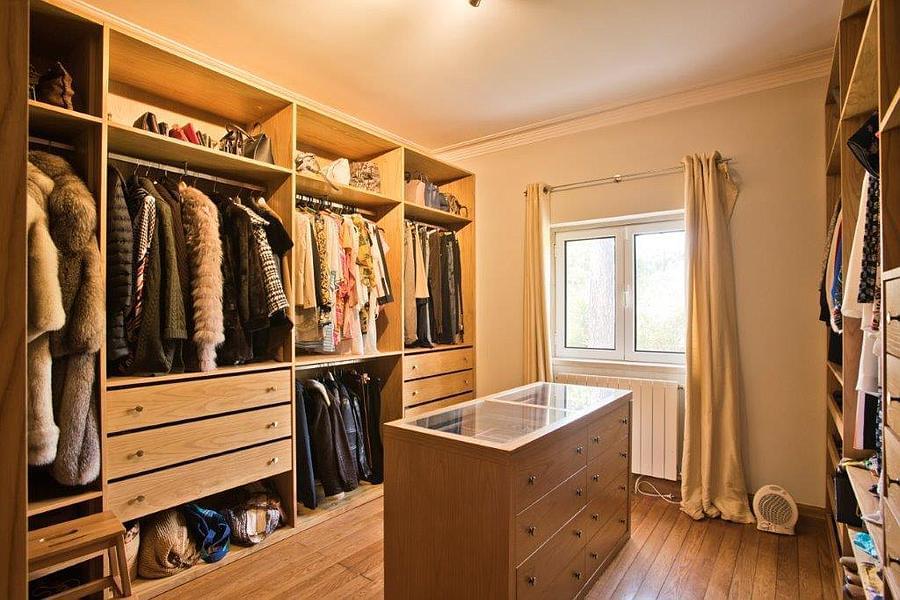 5 bedroom villa with a swimming pool