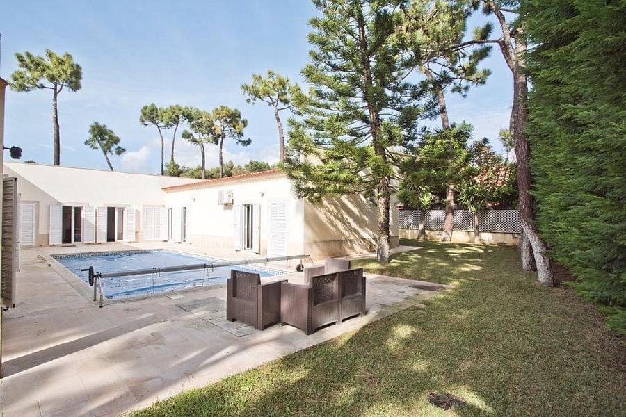 5 bedroom villa with a swimming pool