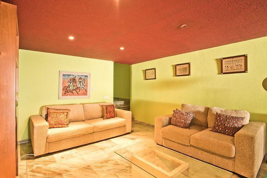 5 bedroom villa with a swimming pool