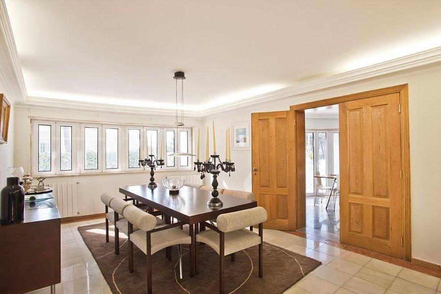 5 bedroom villa with a swimming pool