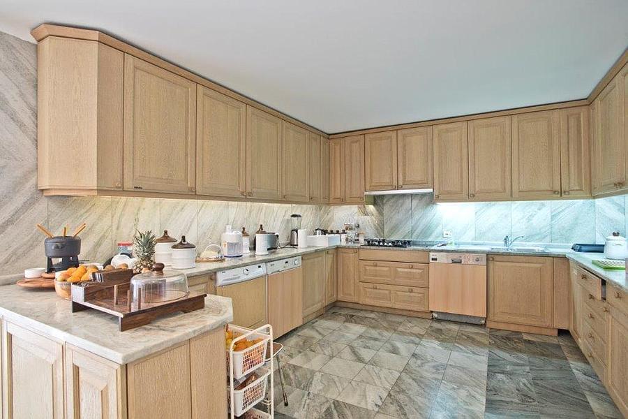 5 bedroom villa with a swimming pool