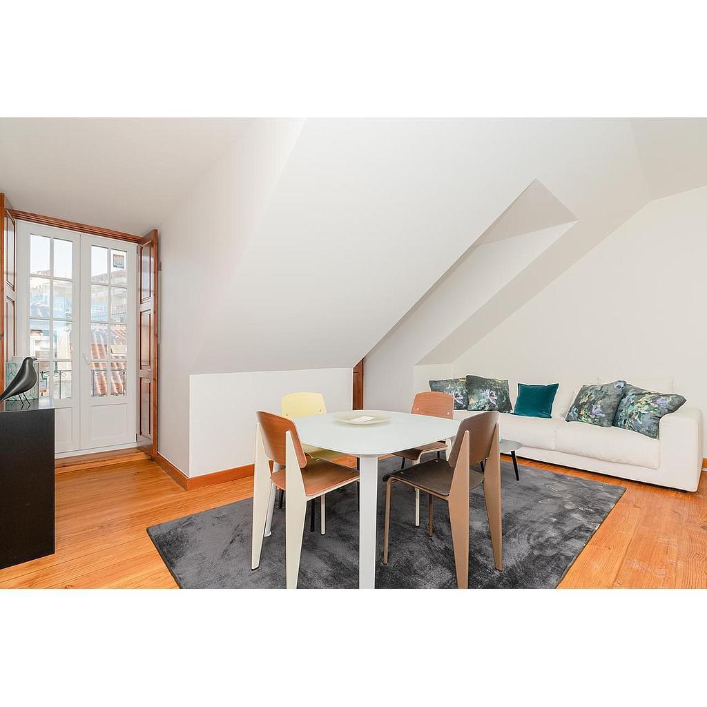 1 Bedroom Apartment in Alecrim 15, Cais do Sodré, Lisboa