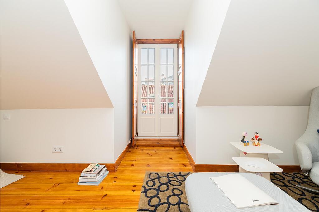 1 Bedroom Apartment in Alecrim 15, Cais do Sodré, Lisboa
