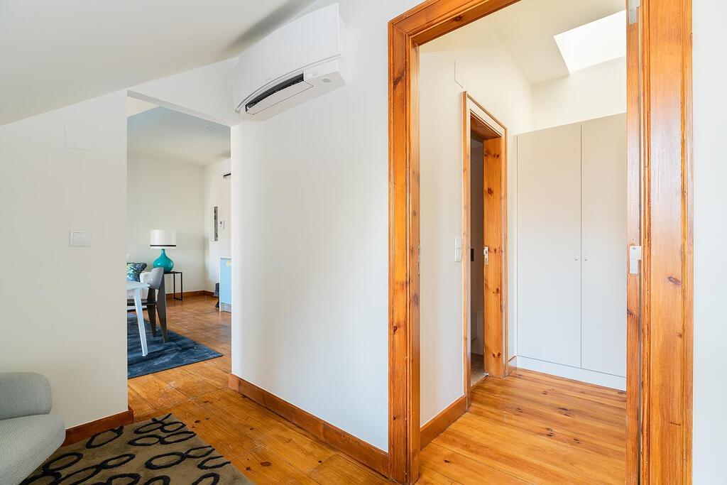 1 Bedroom Apartment in Alecrim 15, Cais do Sodré, Lisboa