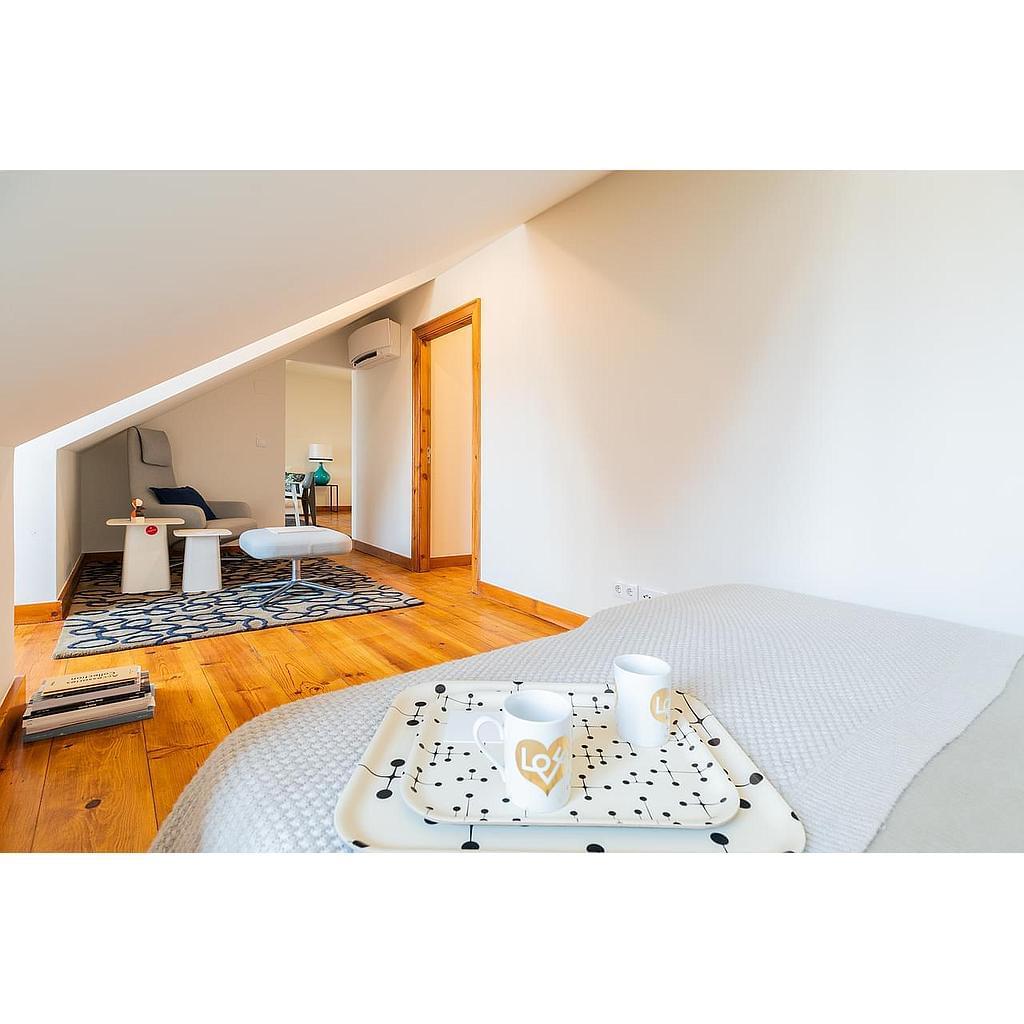 1 Bedroom Apartment in Alecrim 15, Cais do Sodré, Lisboa
