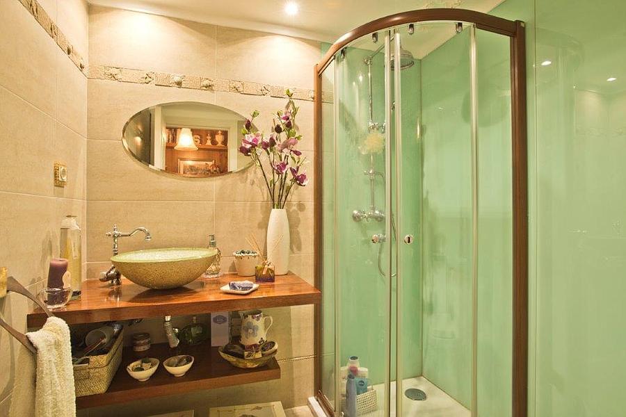 3 bedroom apartment with a swimming pool in gated community