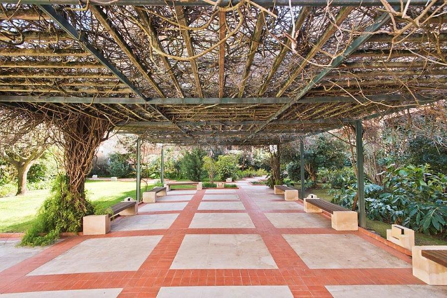 3 bedroom apartment with a swimming pool in gated community