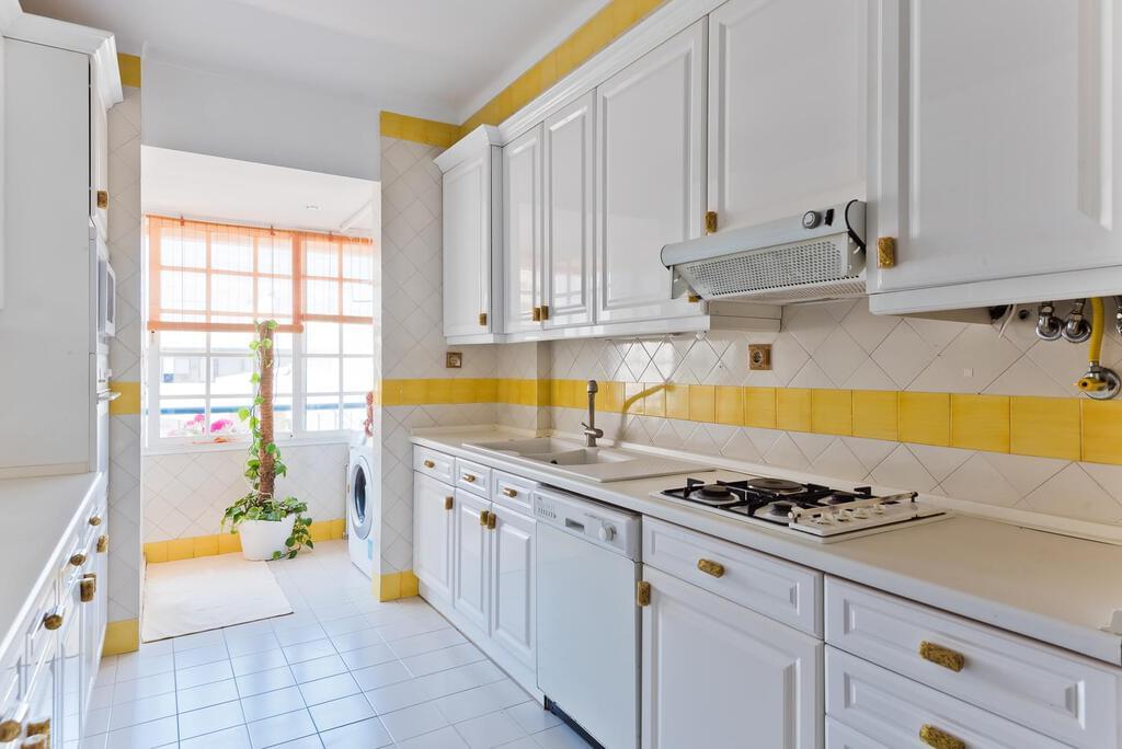 3 bedroom apartment with a swimming pool in gated community