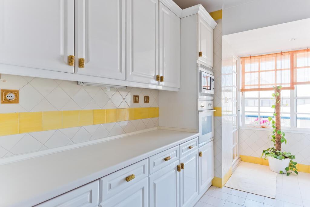 3 bedroom apartment with a swimming pool in gated community