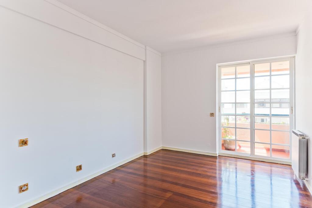 3 bedroom apartment with a swimming pool in gated community