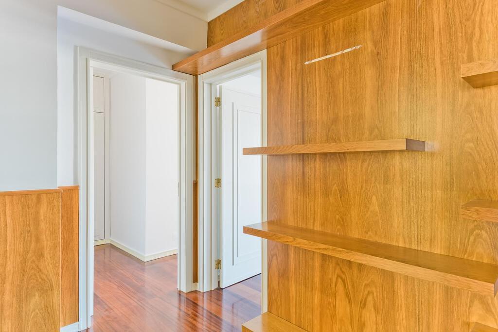 3 bedroom apartment with a swimming pool in gated community