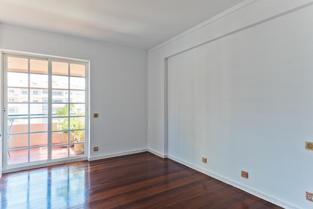 3 bedroom apartment with a swimming pool in gated community