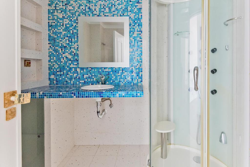 3 bedroom apartment with a swimming pool in gated community