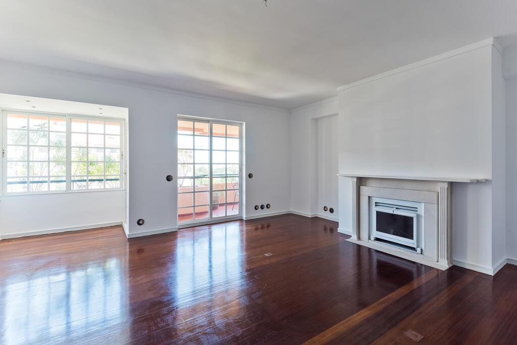 3 bedroom apartment with a swimming pool in gated community