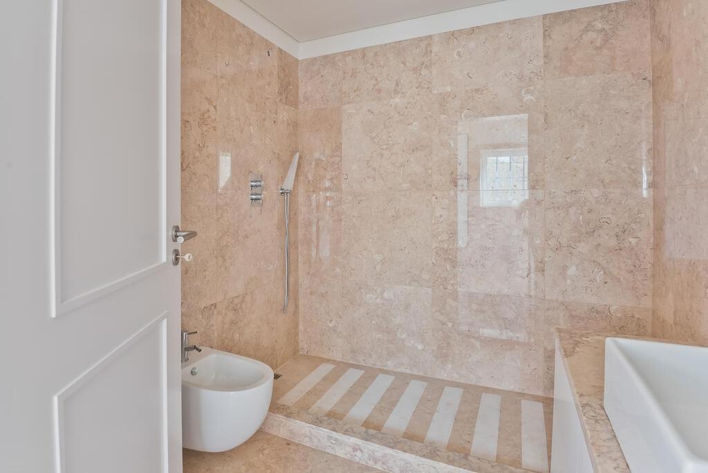 Appartement T3+1 avec piscine dans un condominium fermé