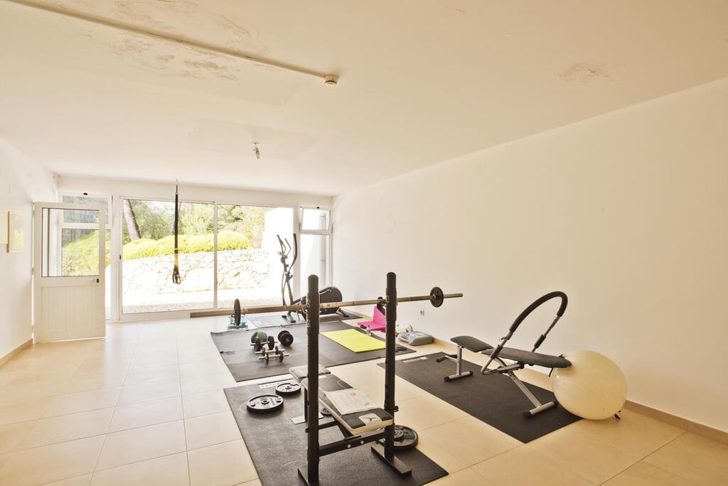 3 bedroom apartment with a swimming pool