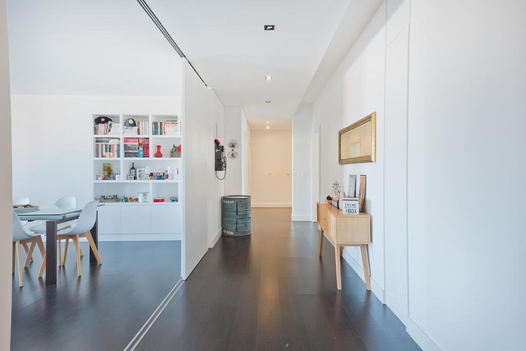 3 bedroom apartment with a swimming pool in gated community