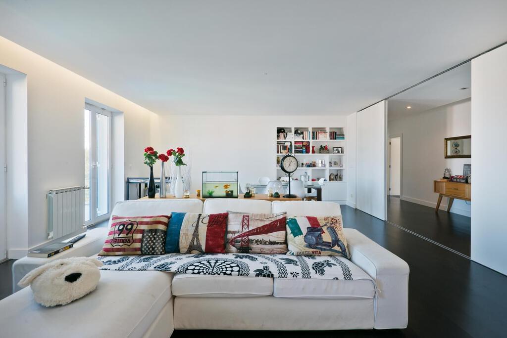 3 bedroom apartment with a swimming pool in gated community