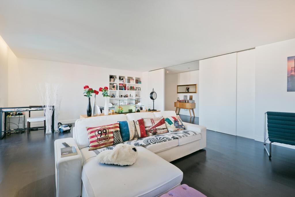 3 bedroom apartment with a swimming pool in gated community